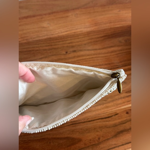 White Beaded Bag Purse Evening Bag Handbag Change
Purse - Picture 8 of 9